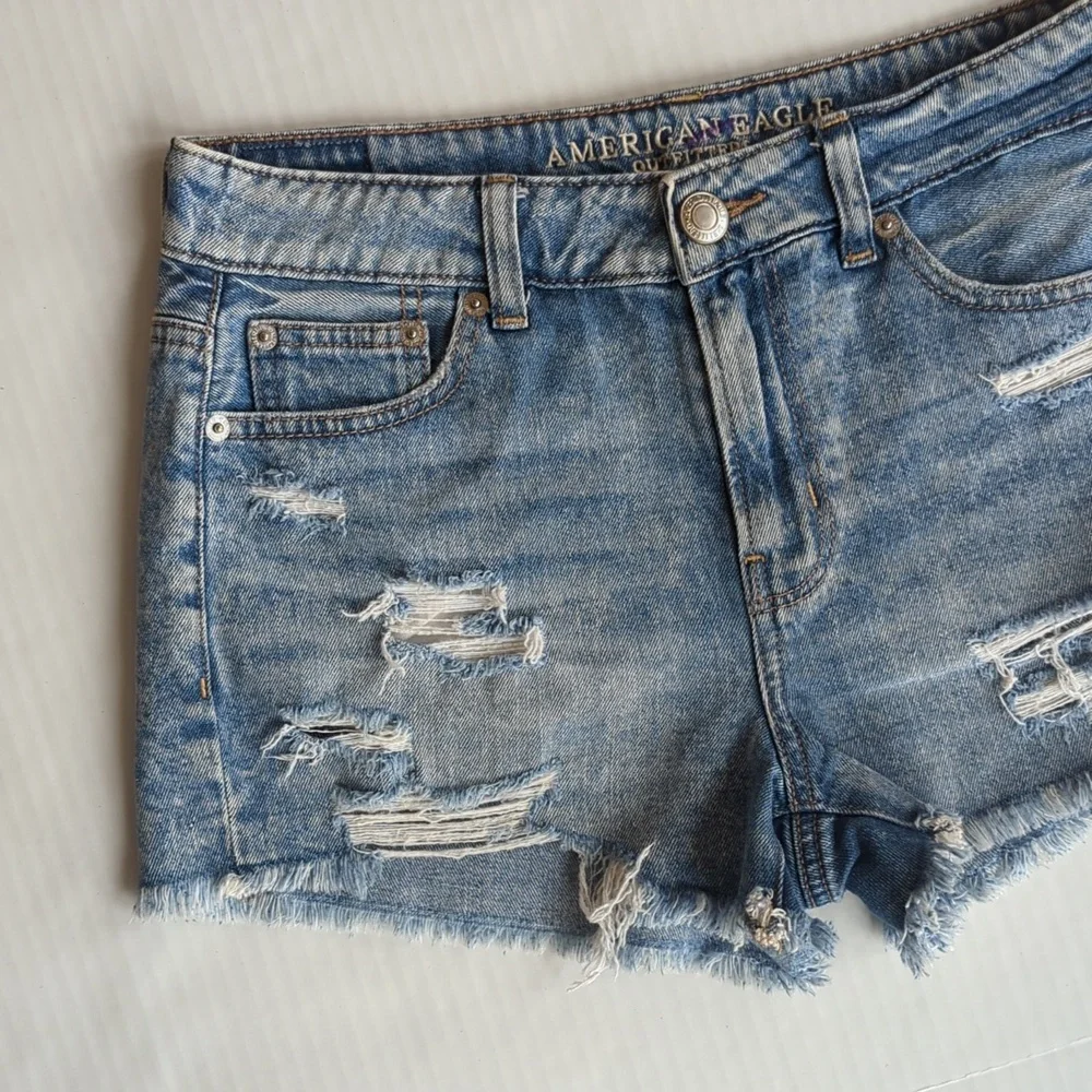 AEO Distressed Tom Girl Shortie Ripped Distressed Frayed Jean Shorts 2 Blue - Picture 12 of 15